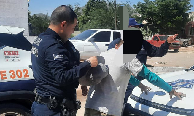 Encarcelan a par de sujetos armados en distintas colonias