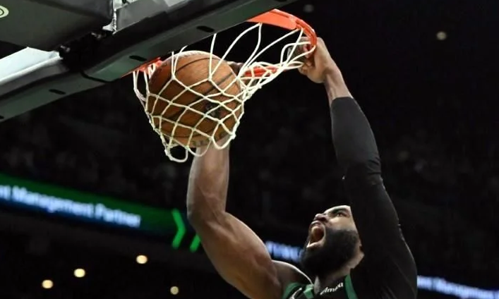 Celtics sorprende y derrota a Pistones por 117-114
