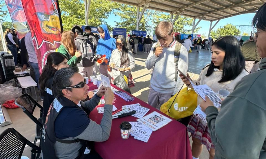 Realizan ISJ y Cecytes Feria Educativa en la comisaría Miguel Alemán