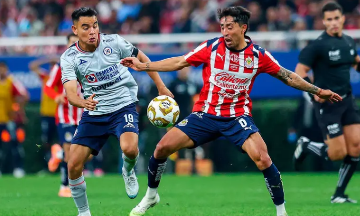 Chivas y Cruz Azul empatan a cero