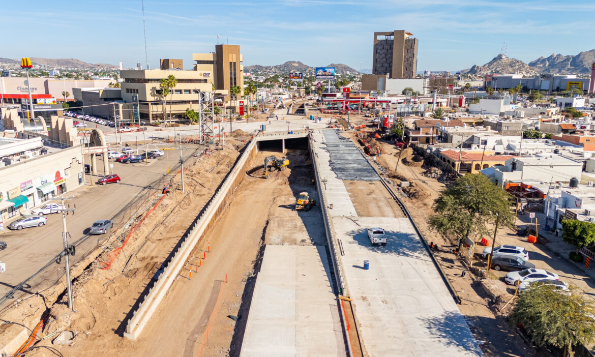 Avanza paso a desnivel de Solidaridad y Colosio