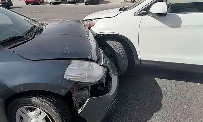 Corta conductor preferencia de circulación en la colonia San Vicente