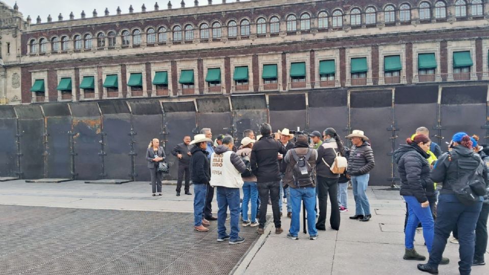 Blindan el Zócalo con Vallas por Marchas del 25N