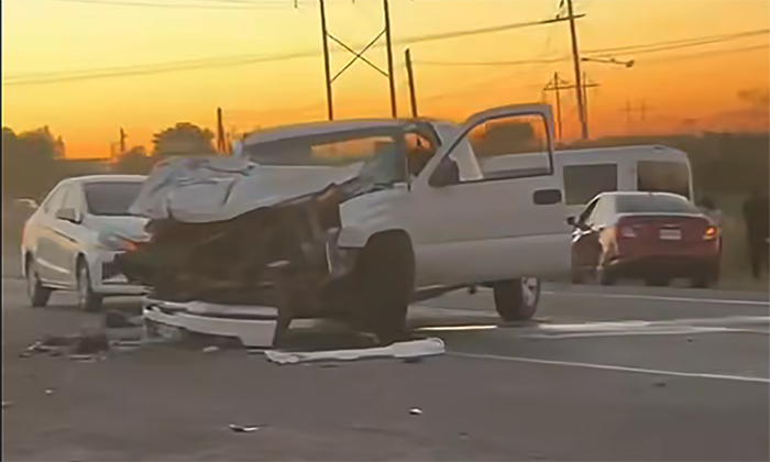 Choque contra tráiler deja tres lesionados en la Costa de Hermosillo