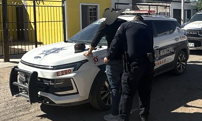 Atrapan a motociclista con arma de fuego en la colonia Villa Verde