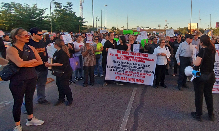 Piden justicia para víctimas de Waldo´s durante marcha