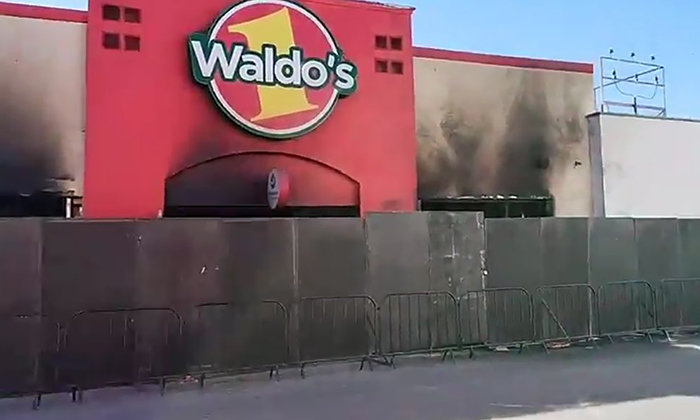 Abren tráfico vehicular y peatonal en zona de incendio en el Centro de Hermosillo