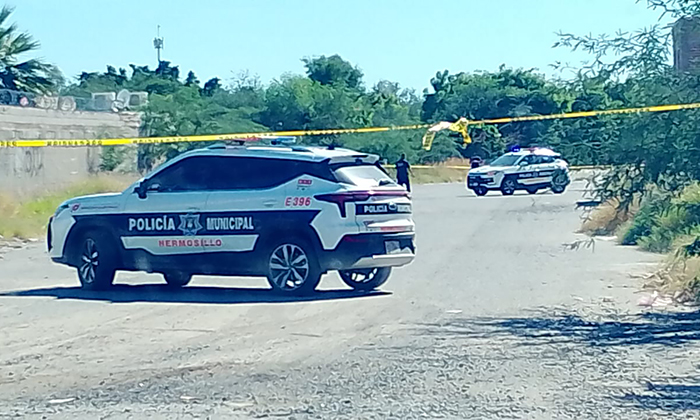 Encuentran a “encobijado” en terreno baldío en la colonia Solidaridad