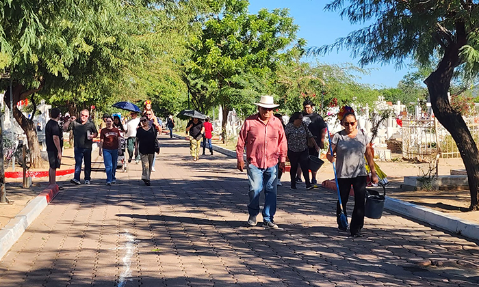 Destacan saldo blanco en panteones