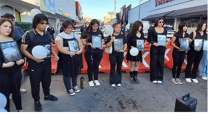 Marchan estudiantes y familiares de víctimas de Waldo´s; Demandan justicia