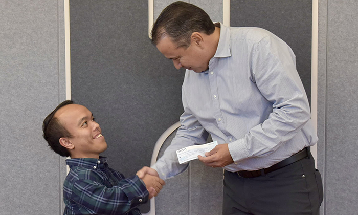 Apoya Toño Astiazarán a 125 deportistas con el Fondo Deportivo