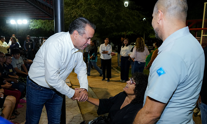 Entrega Toño Astiazarán renovación de parque en la colonia Privadas del Real