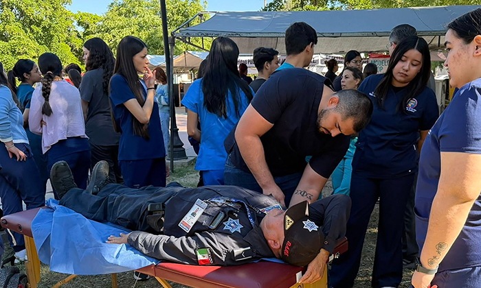 Aprovecha servicios de brigada de salud; Alumnado de Unison