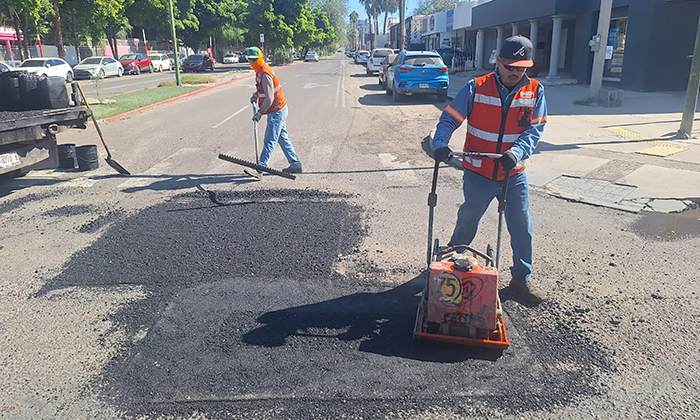 Persisten trabajos de reparación a vialidades en distintos sectores de la ciudad