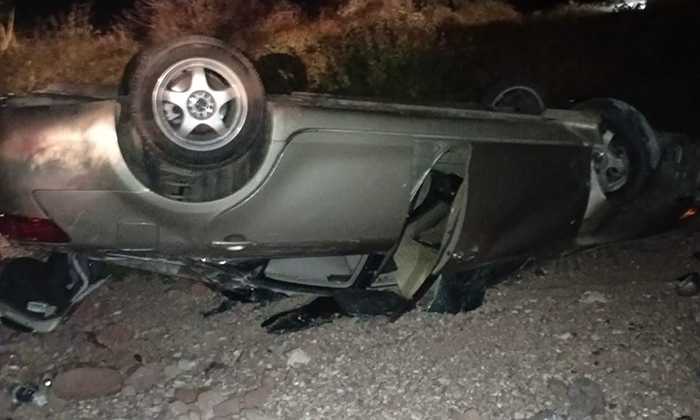 Resulta joven lesionado en volcadura en Guaymas
