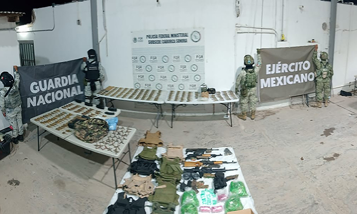 Aseguran armas y drogas en cateo en Caborca