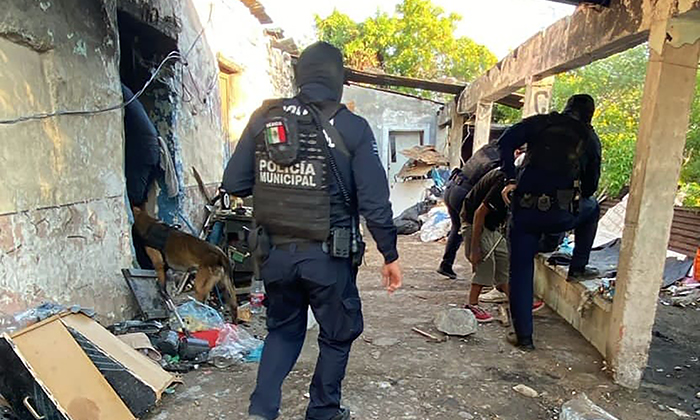 Arrestan a tres personas por posesión de droga en distintas colonias