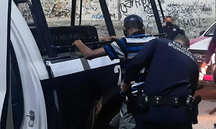 Detienen a hombre con arma prohibida en la colonia Las Pilas