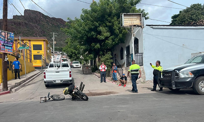 Motociclista sale ileso de choque