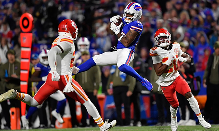 Bills derrotan a Jefes por 28-21 en duelo de mariscales