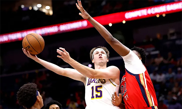Lakers domina 118 a 104 a Pelícanos