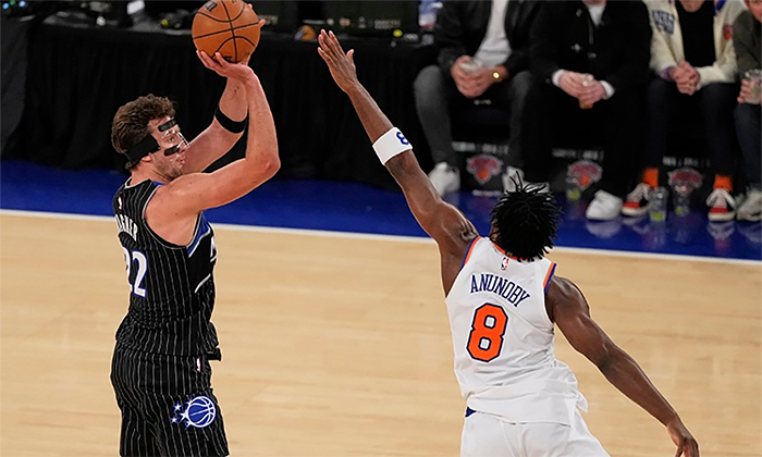 Embruja Magic a los Knicks y los vence 124-107