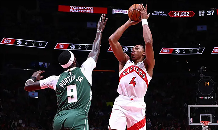 Raptors triunfan con contundencia ante Bucks