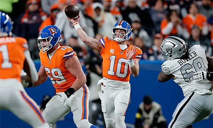 Denver logra imponerse a combativos Raiders