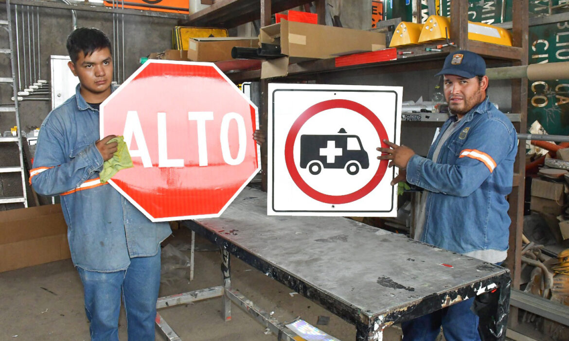 Autoridades municipales avanzan en señalización y semaforización