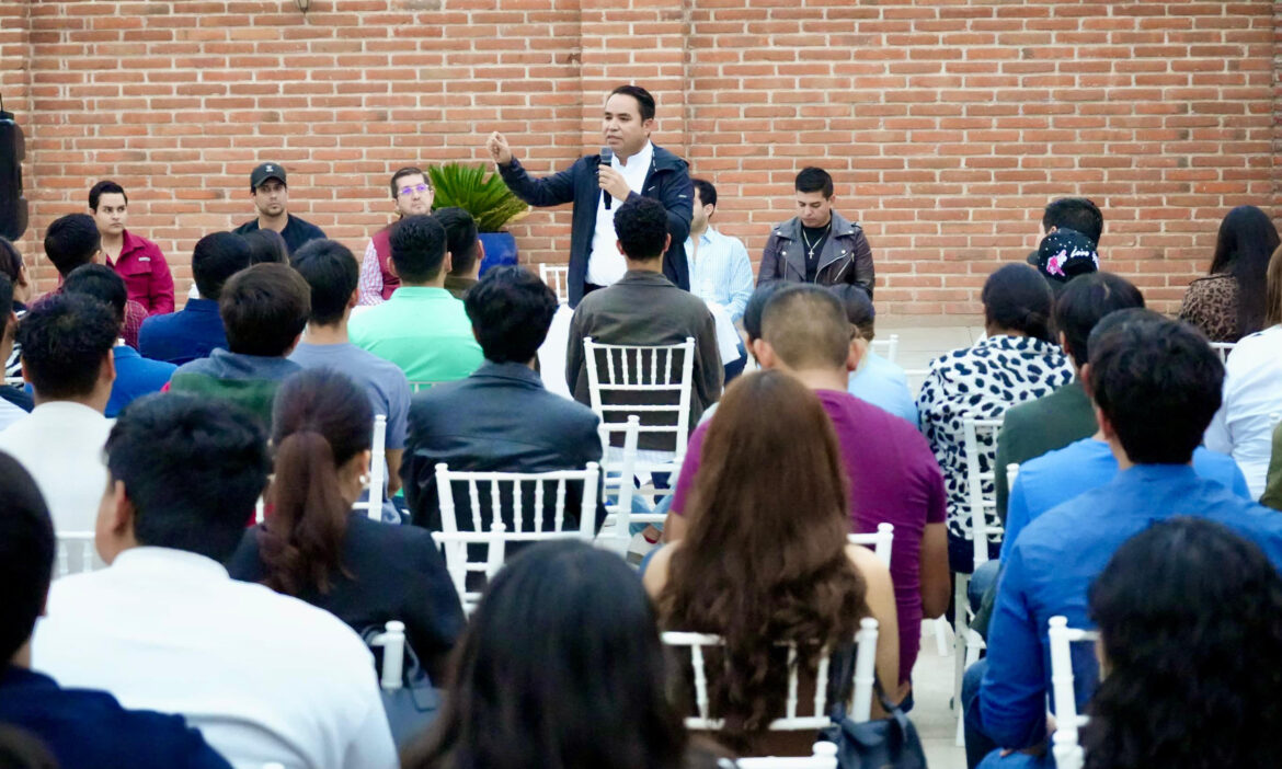 Jóvenes del valle del Mayo exponen a Heriberto Aguilar agenda de equidad