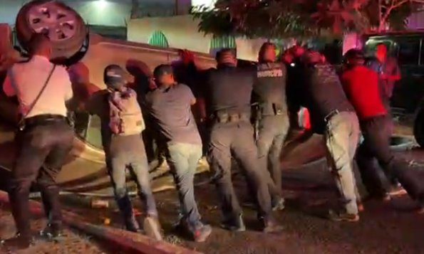 Protagonizan choque volcamiento en la colonia Luis Encinas