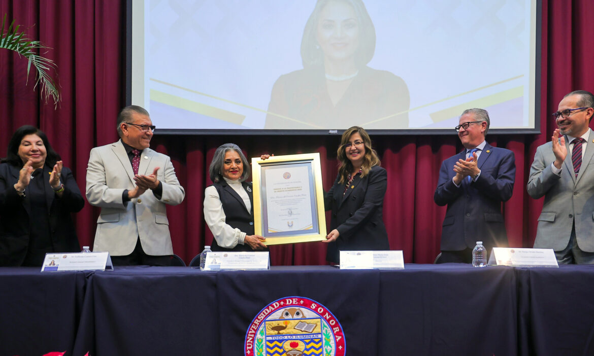 La Universidad de Sonora entrega Premio a la Trayectoria y al Mérito Académico