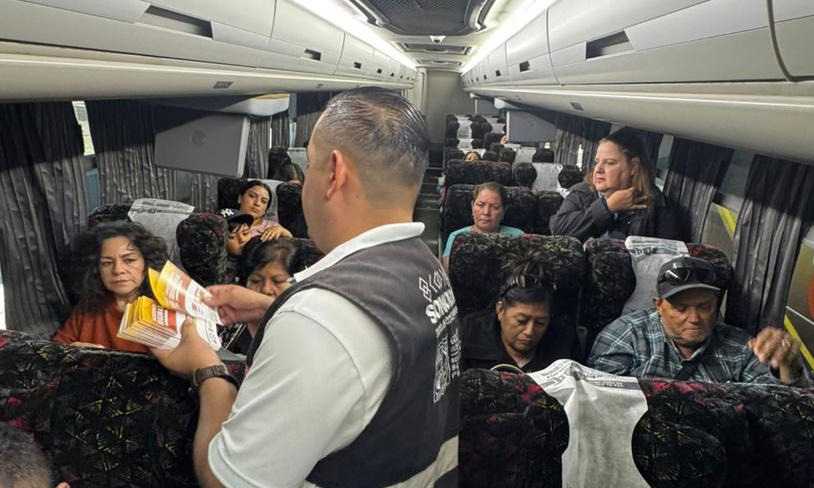 Personal de Seguridad Pública orienta a vacacionistas sobre líneas 911 y 089