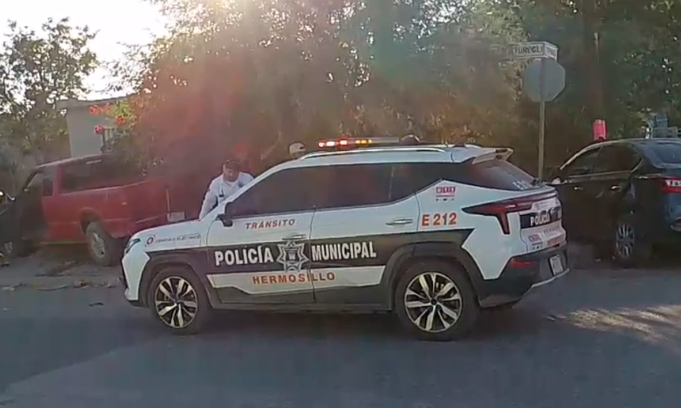 Protagonizan fuerte colisión en la colonia Eusebio Kino