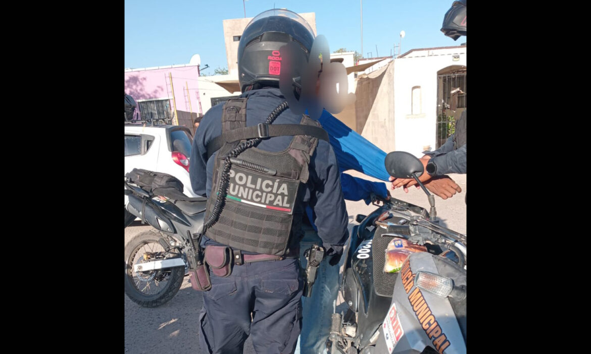 Agentes de la Policía Municipal sorprenden a tres individuos con armas blancas