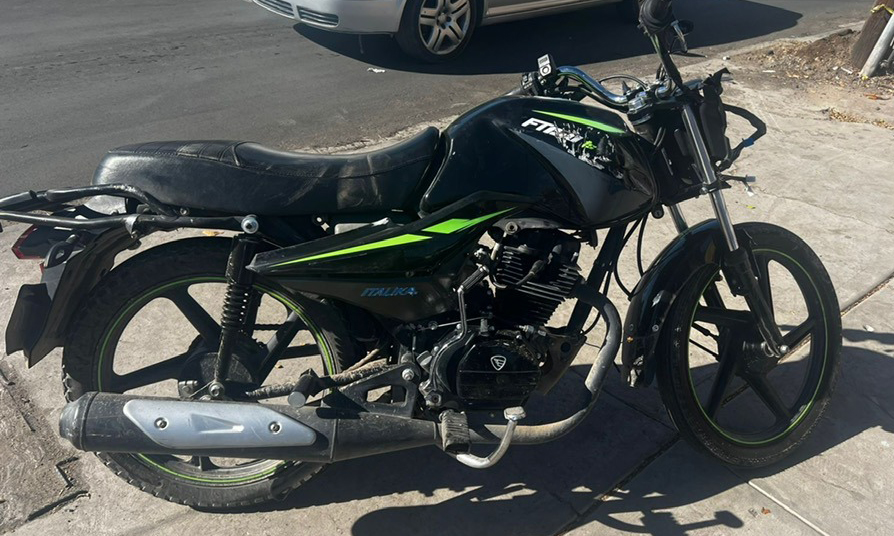 Resulta motociclista herido en choque con patrulla en la colonia Olivares