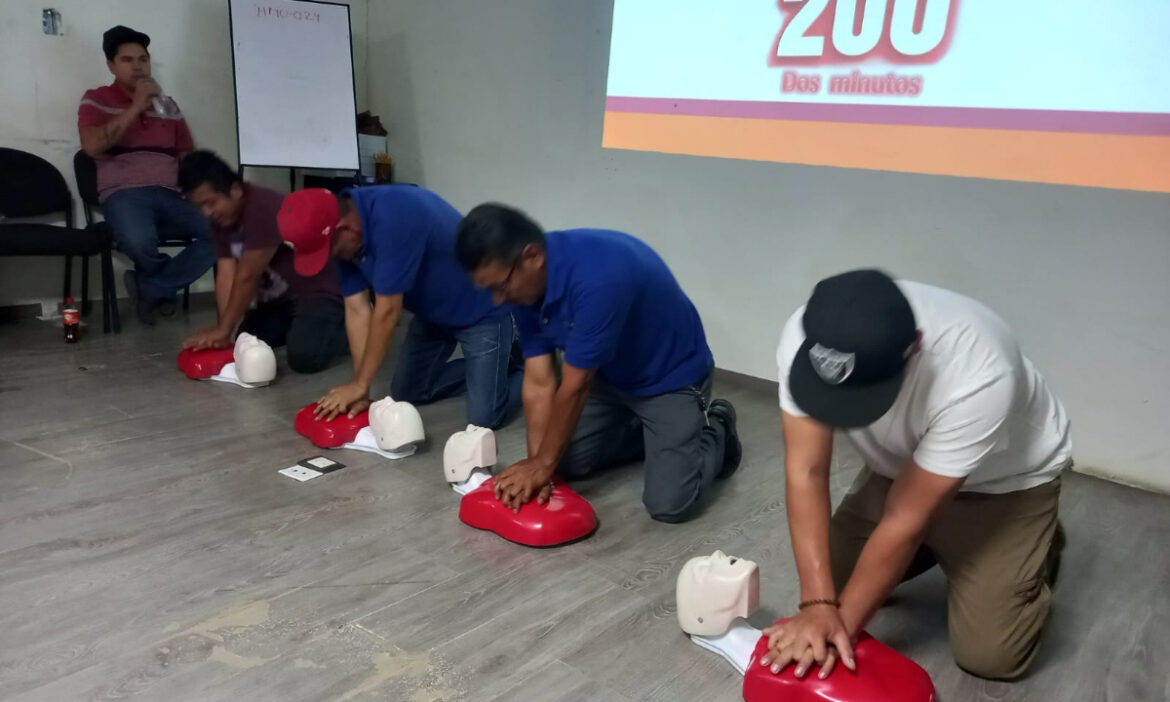 Capacitan a más de cinco mil operadores del transporte público