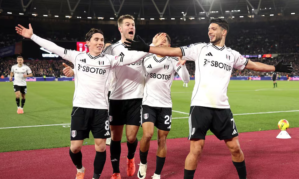 Raúl Jiménez anota el gol que da el triunfo al Fulham