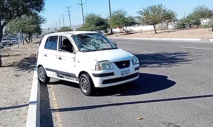 Resultan tres heridos al volcarse en el bulevar Progreso