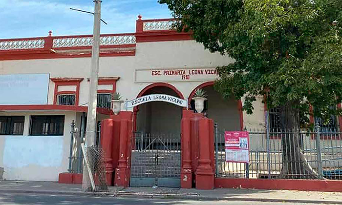 Atrapan a ladrón en la escuela Leona Vicario en el Centro de la ciudad
