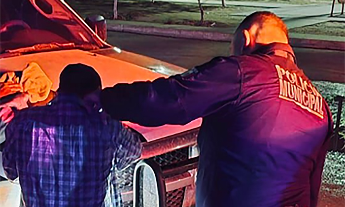 Arrestan a violento joven por agredir a hermano en la colonia Villa Bonita