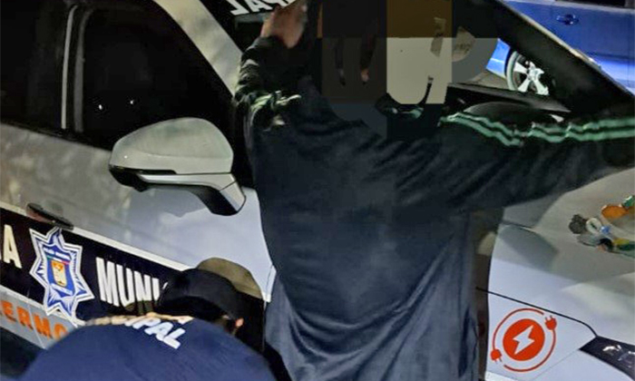 Arremete a golpes contra mujer, suegra y cuñado en el fraccionamiento Villa del Rey