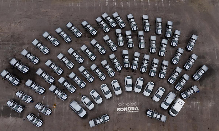 Entrega 67 patrullas a municipios; El gobernador Alfonso Durazo