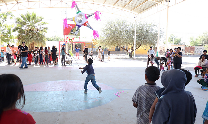 Llevan alegría a niñas y niños de zona rural