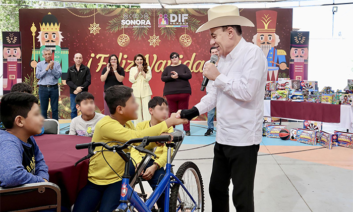 Entrega gobernador apoyo a niñez vulnerable