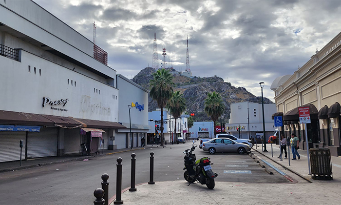 Lucen vacías calles del Centro de la ciudad en la mañana del jueves