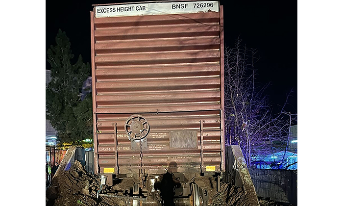 Se descarrila vagón de tren y se impacta en muro en Nogales