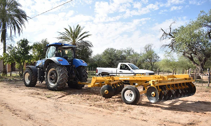 Entregan equipo agrícola a ejidatarios de Ures en la comunidad de San Rafael