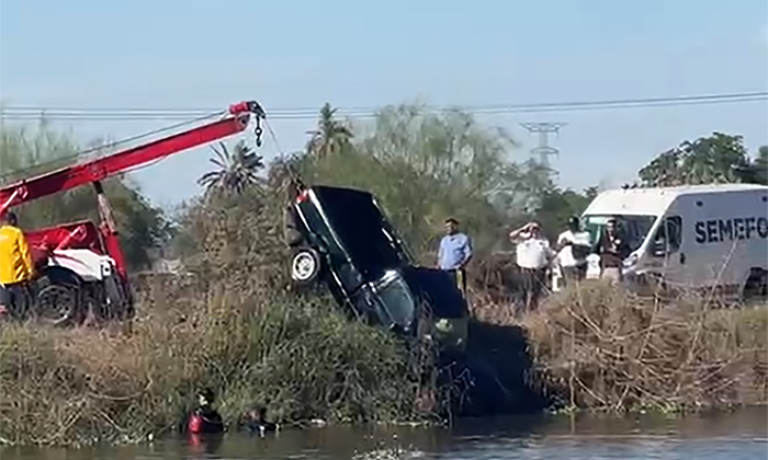 Muere agricultor al caer con auto a canal en el valle del Yaqui