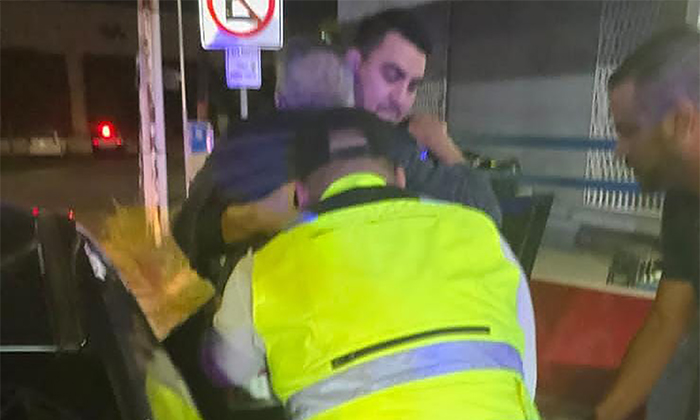 Auxilian a anciano con insuficiencia respiratoria